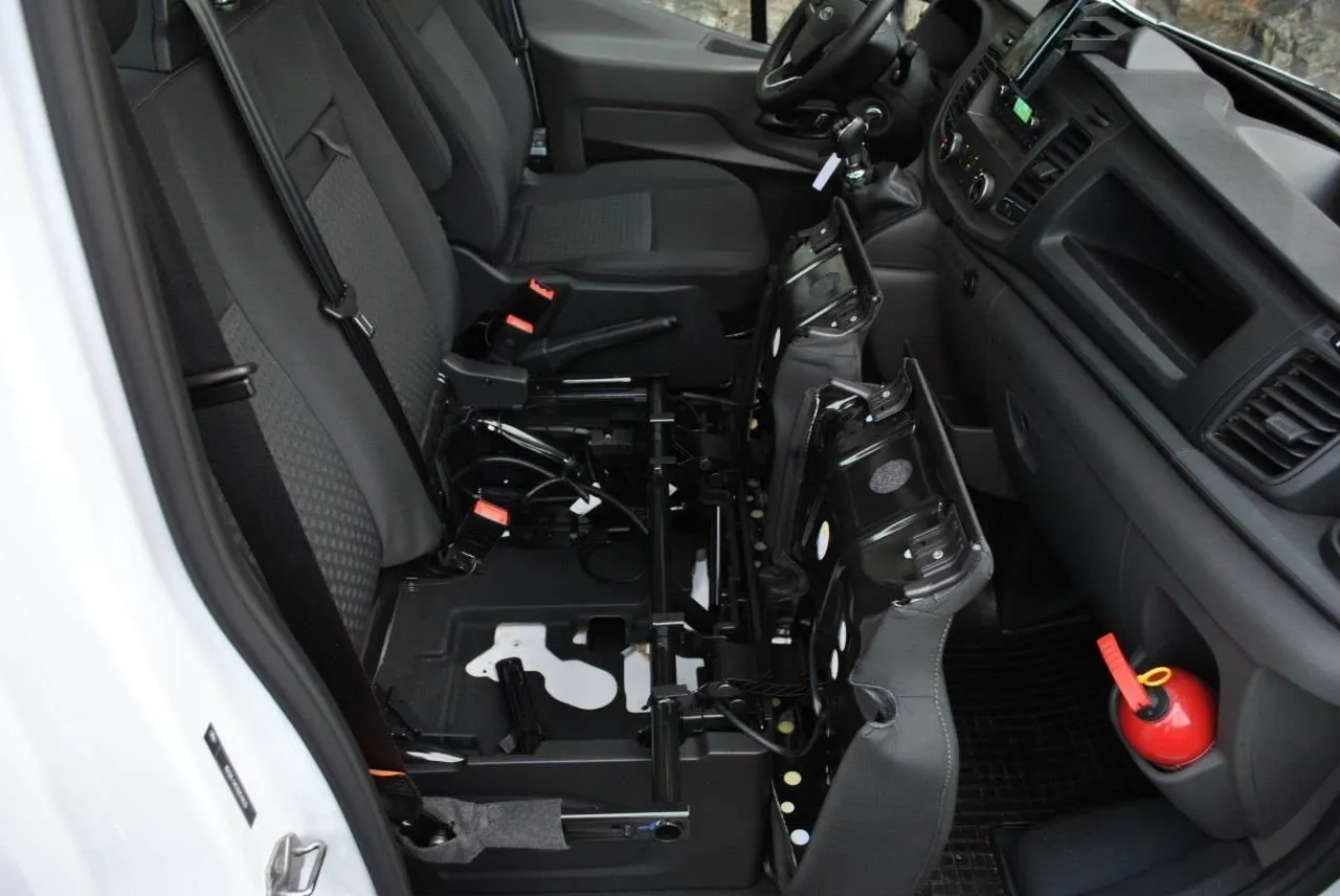 Vehicle image 14