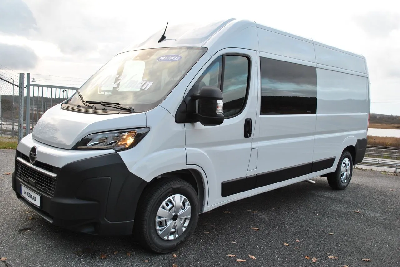 Vehicle image 13