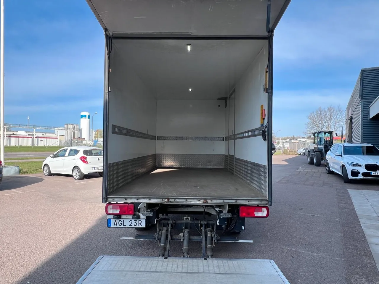 Vehicle image 5