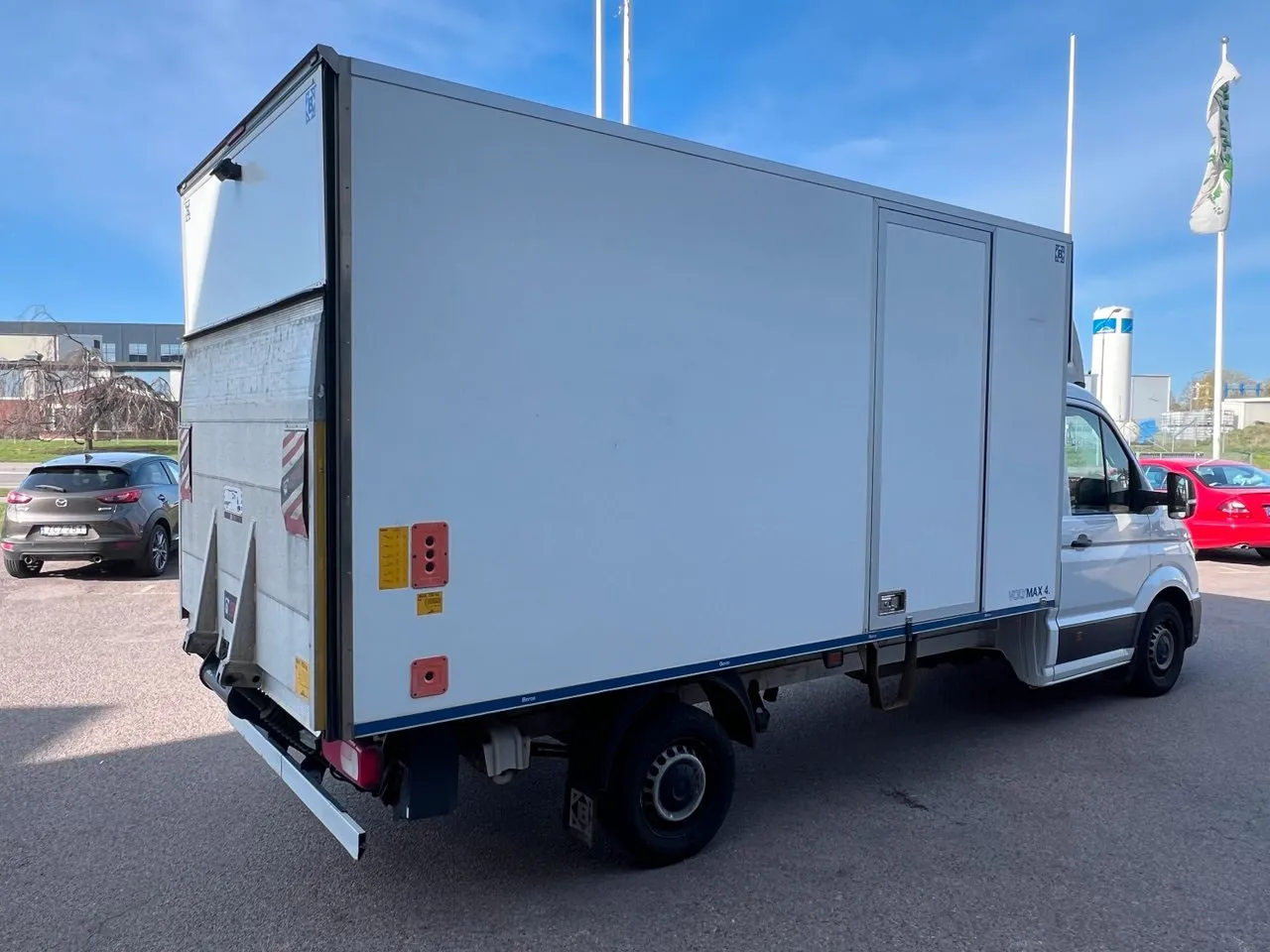Vehicle image 3