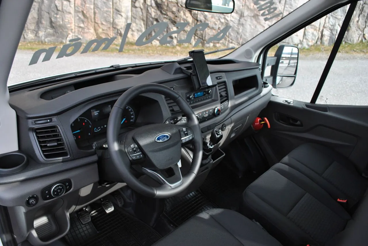 Vehicle image 9