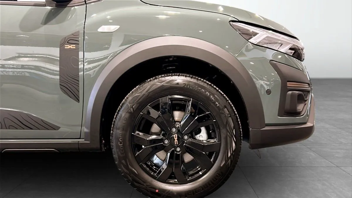 Vehicle image 8
