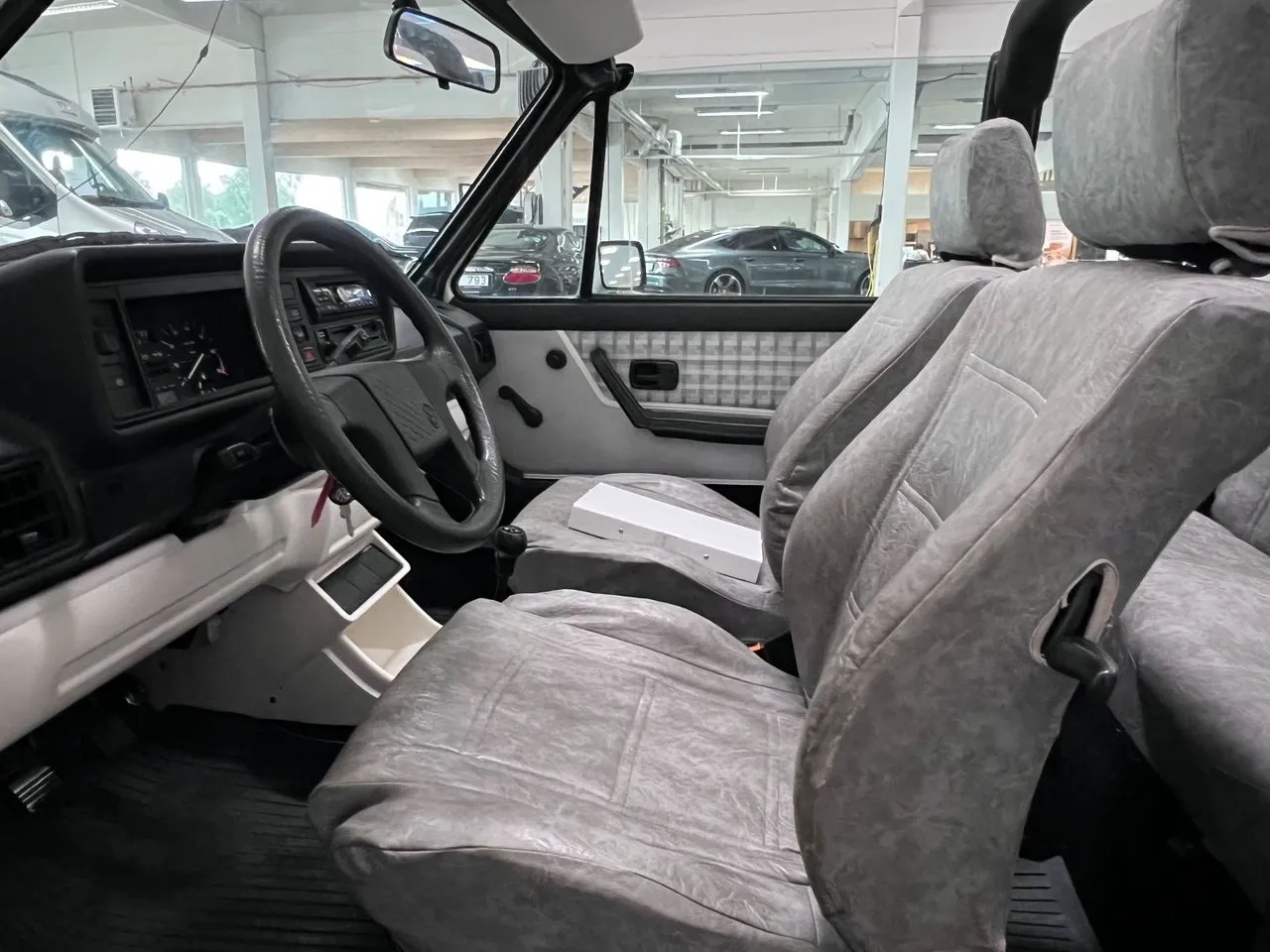 Vehicle image 6