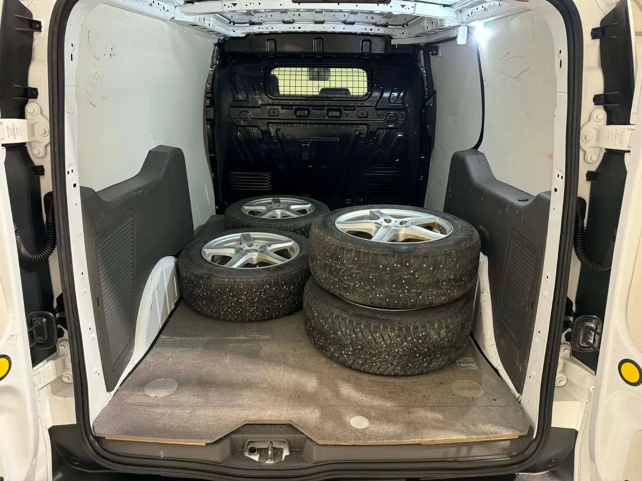Vehicle image 6
