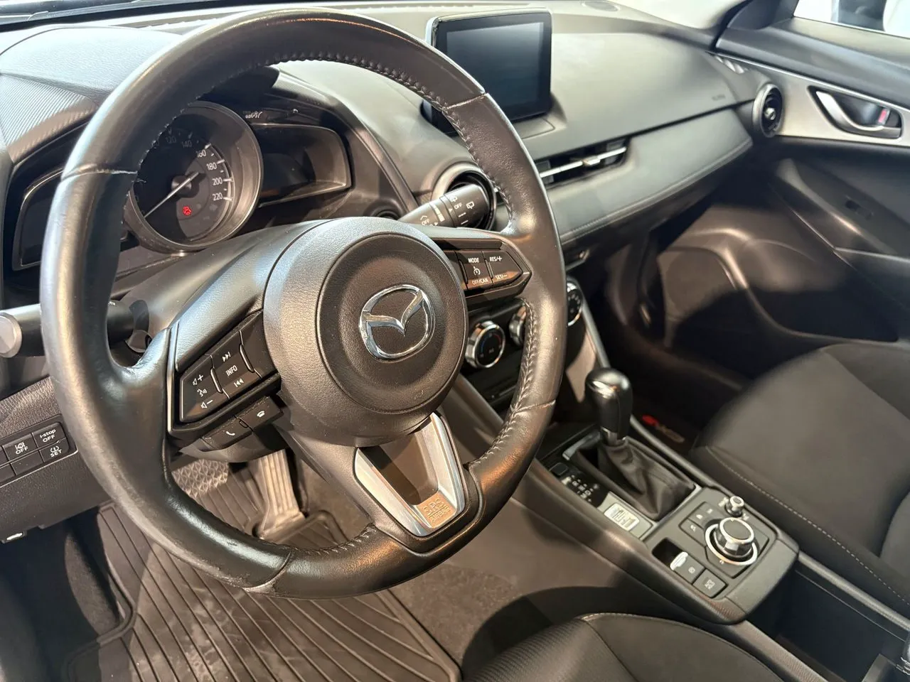 Vehicle image 10