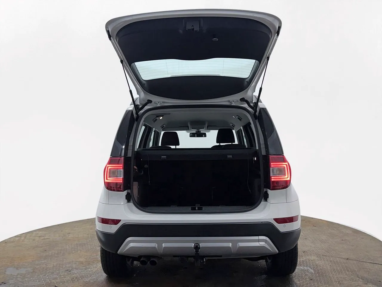 Vehicle image 6