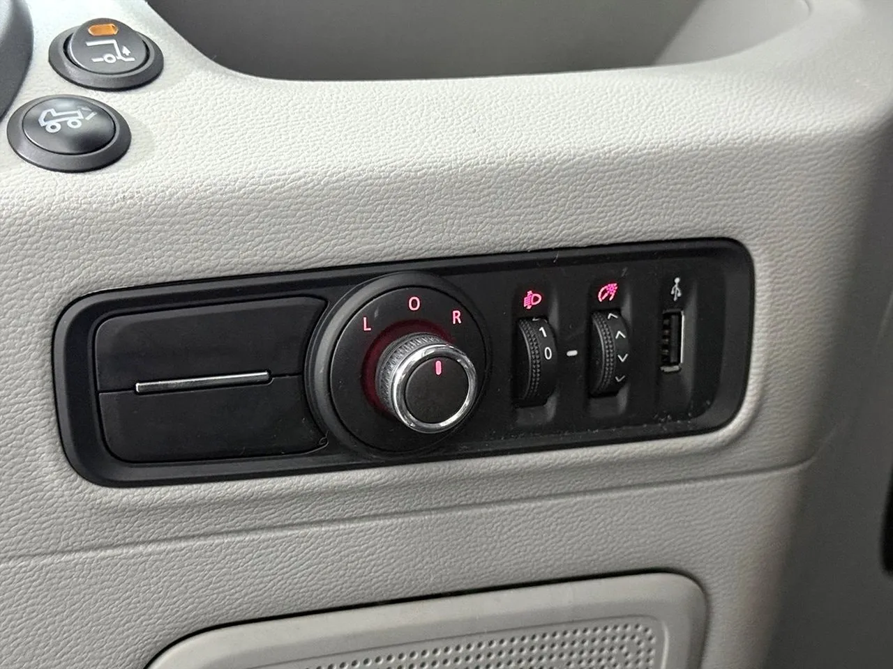 Vehicle image 24