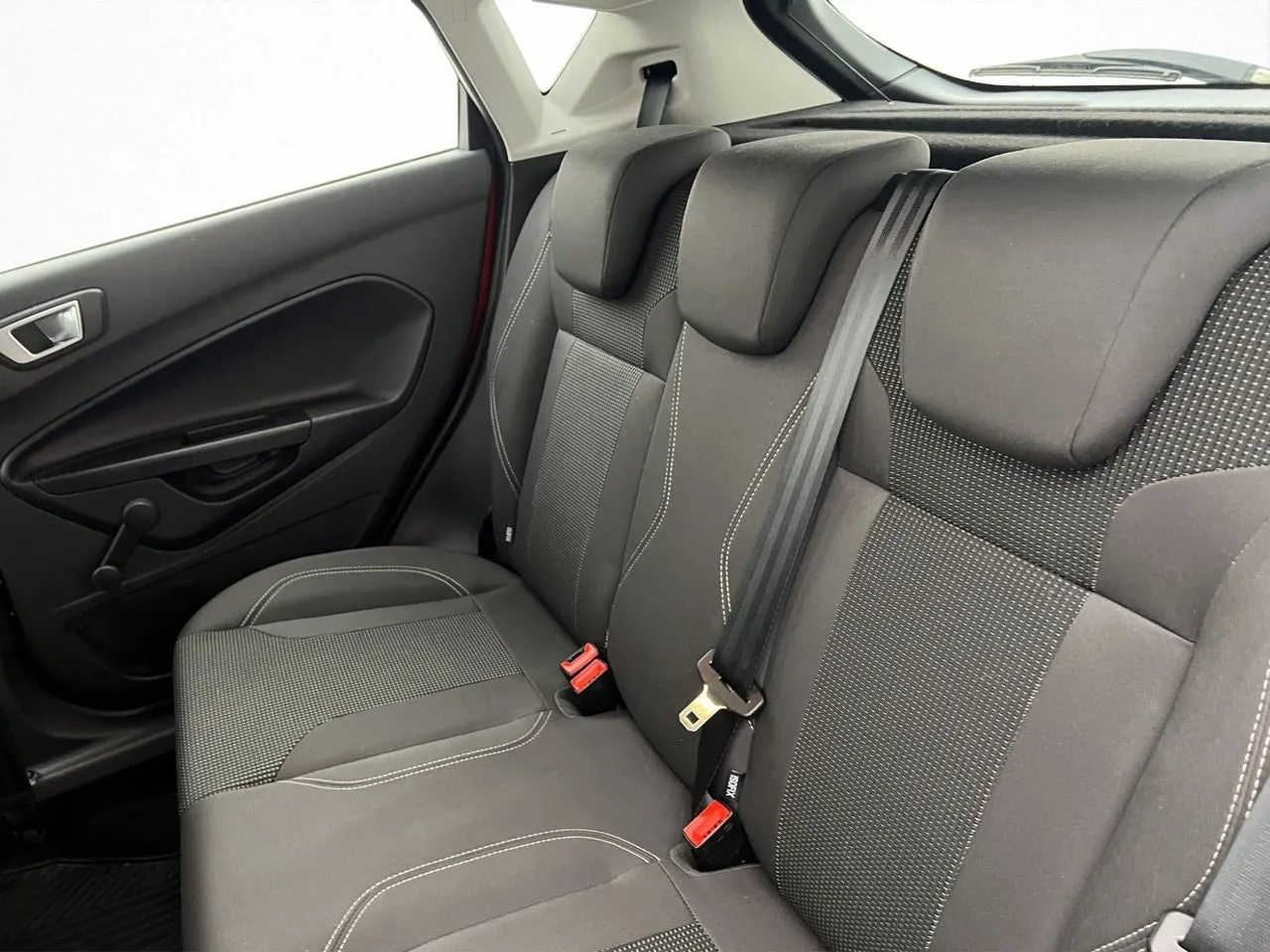 Vehicle image 25