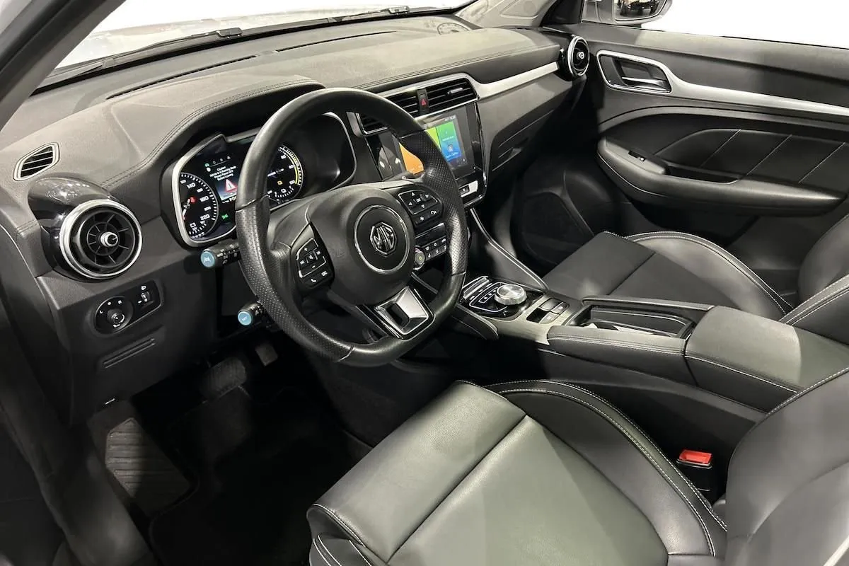 Vehicle image 3