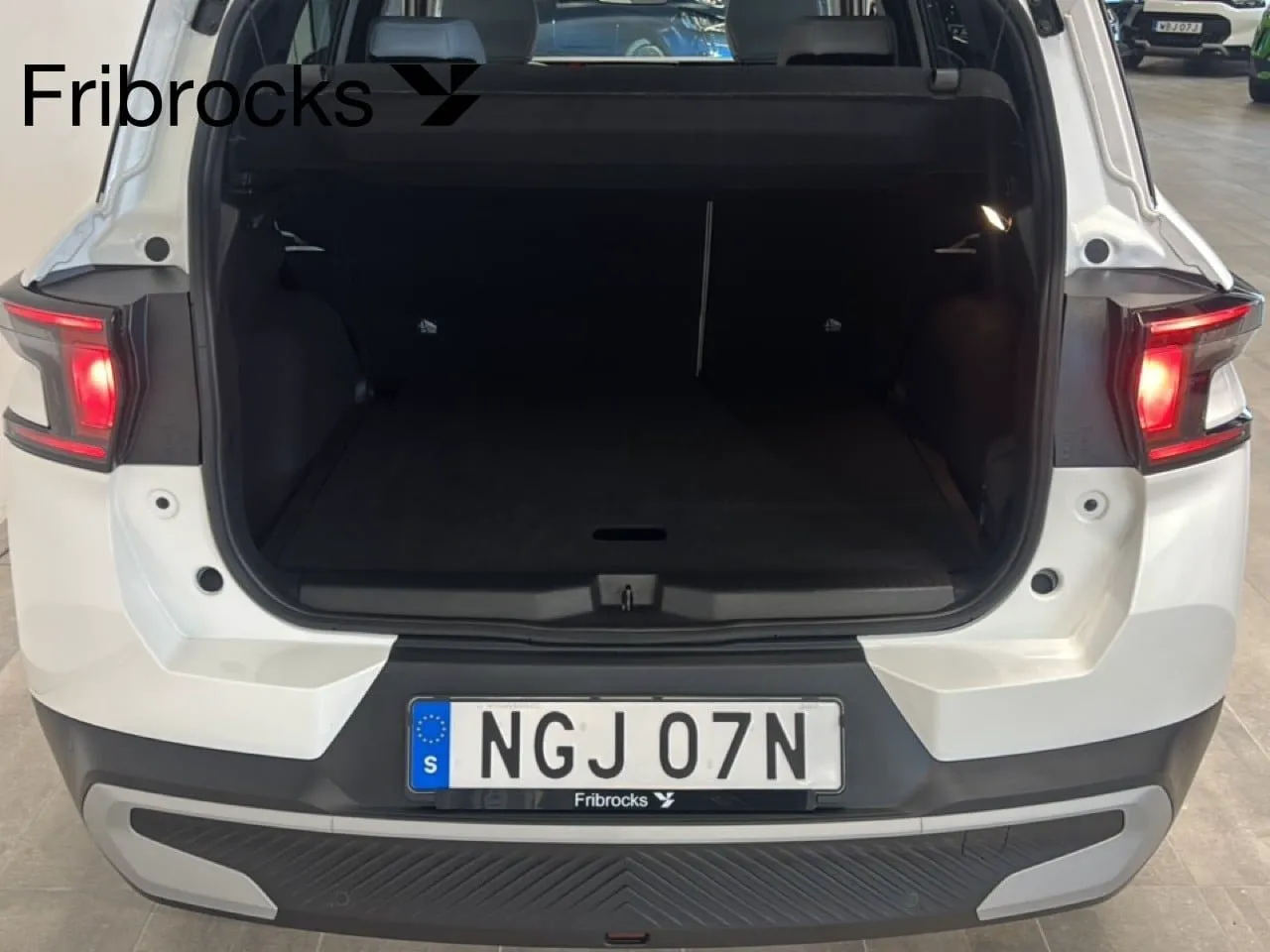Vehicle image 7