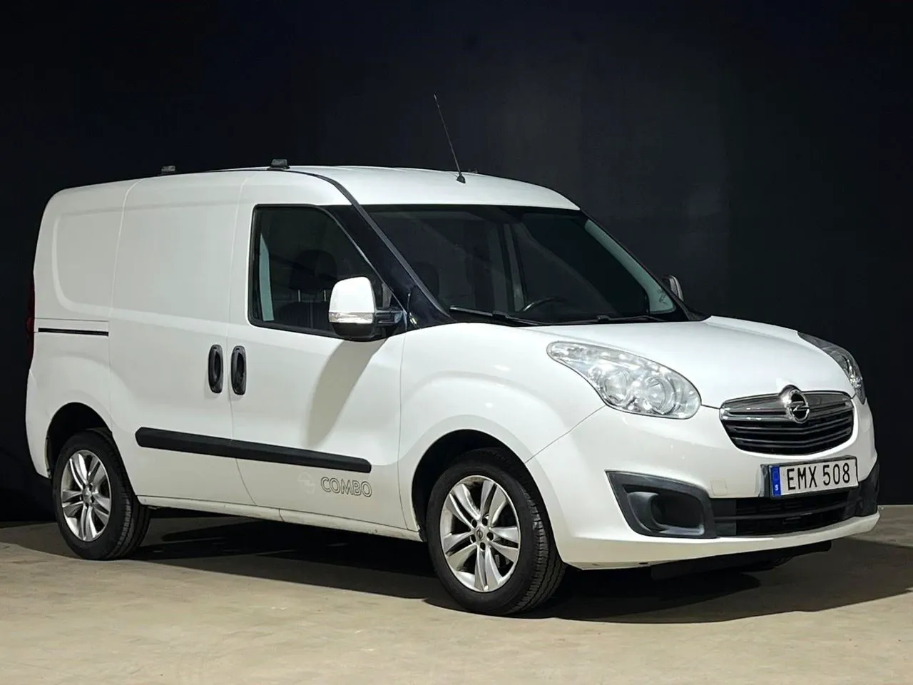Vehicle image 5
