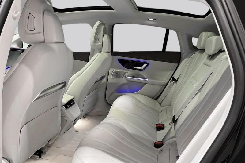 Mercedes EQE350 bild 9