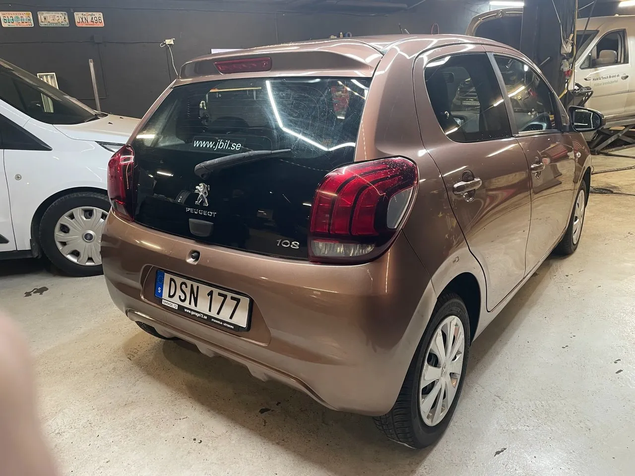 Vehicle image 4