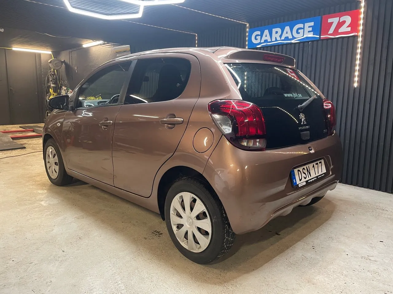 Vehicle image 6