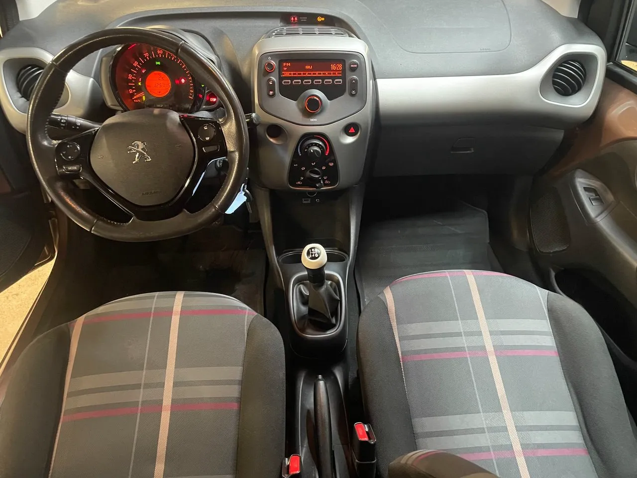 Vehicle image 7