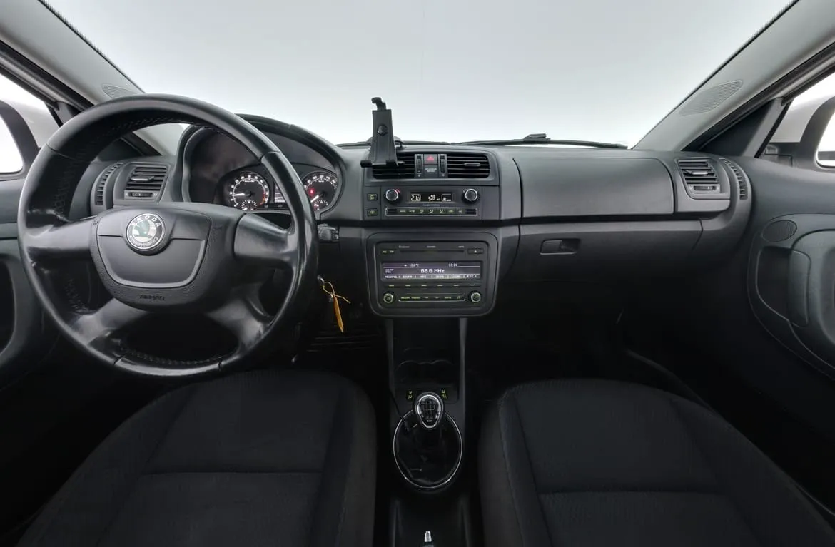 Vehicle image 11