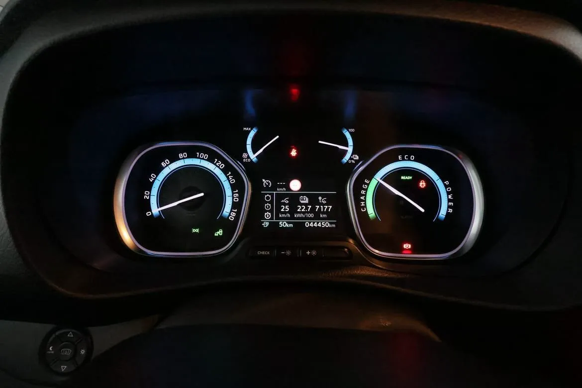 Vehicle image 14