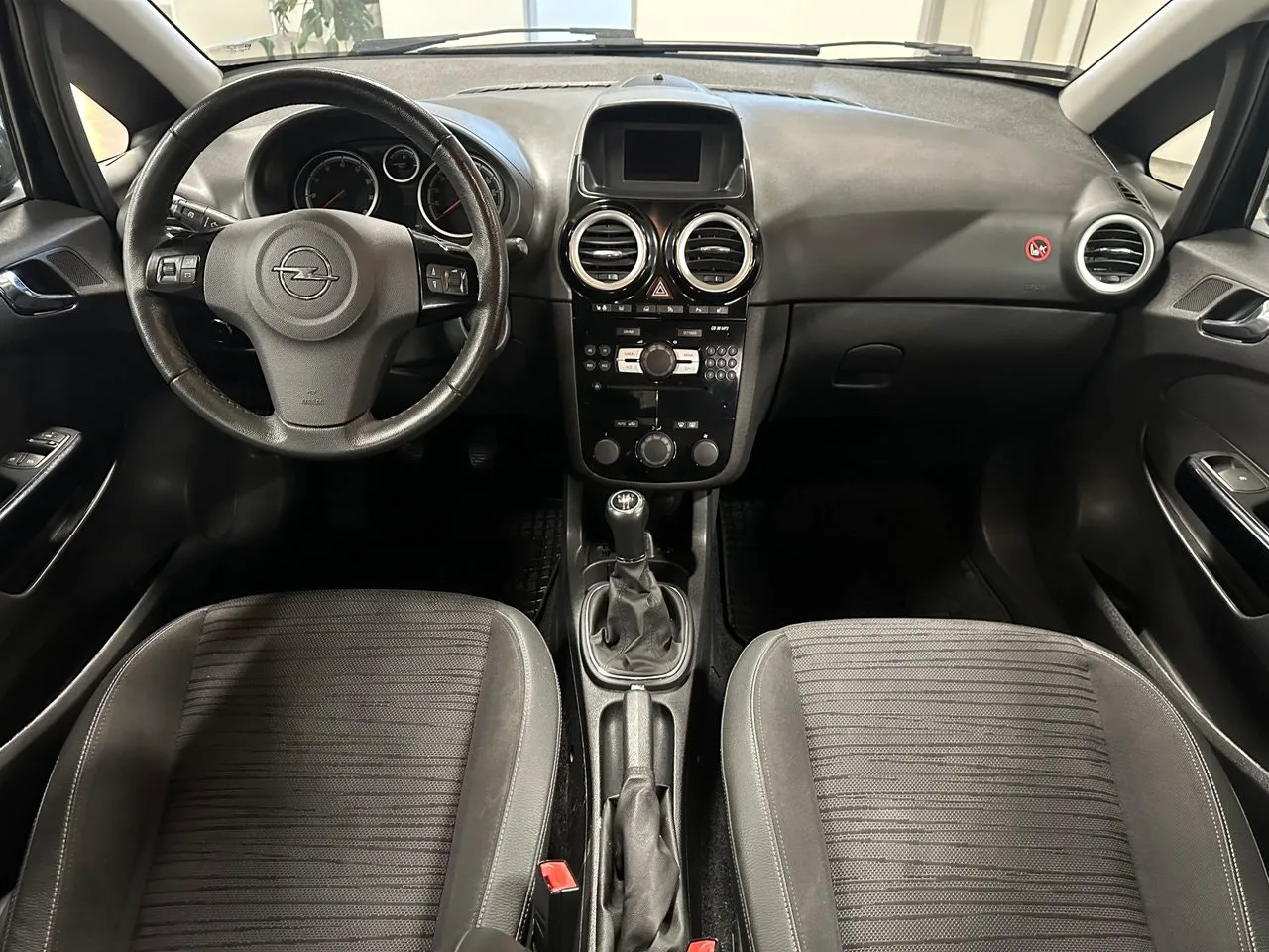 Vehicle image 6