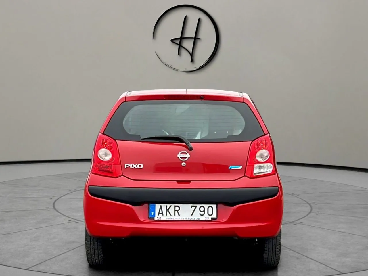 Vehicle image 3