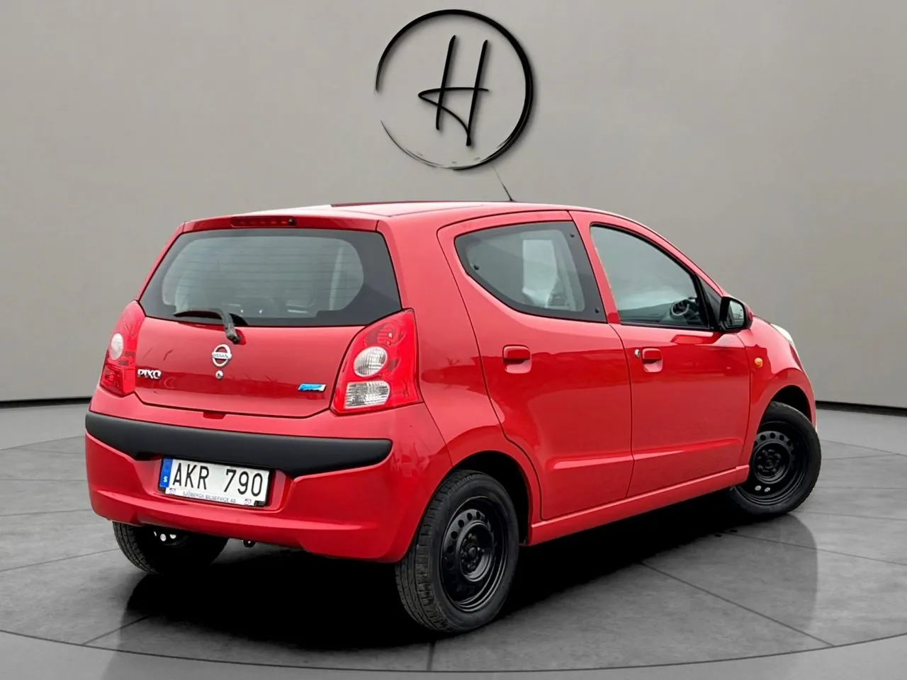 Vehicle image 6