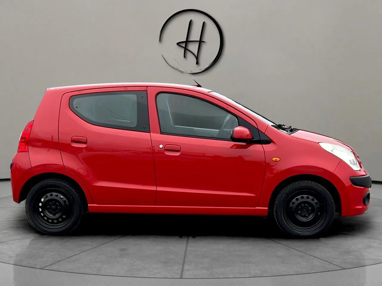 Vehicle image 4