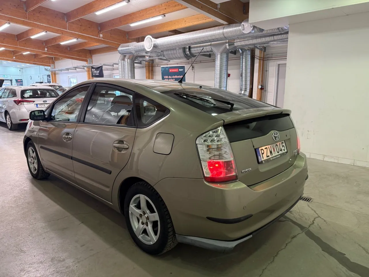 Vehicle image 9