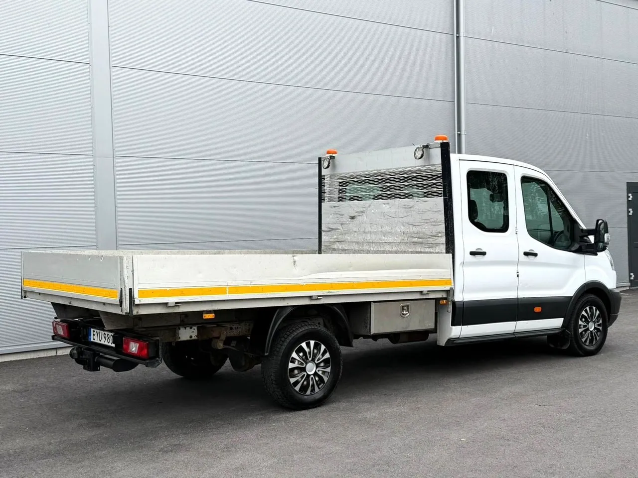 Vehicle image 6