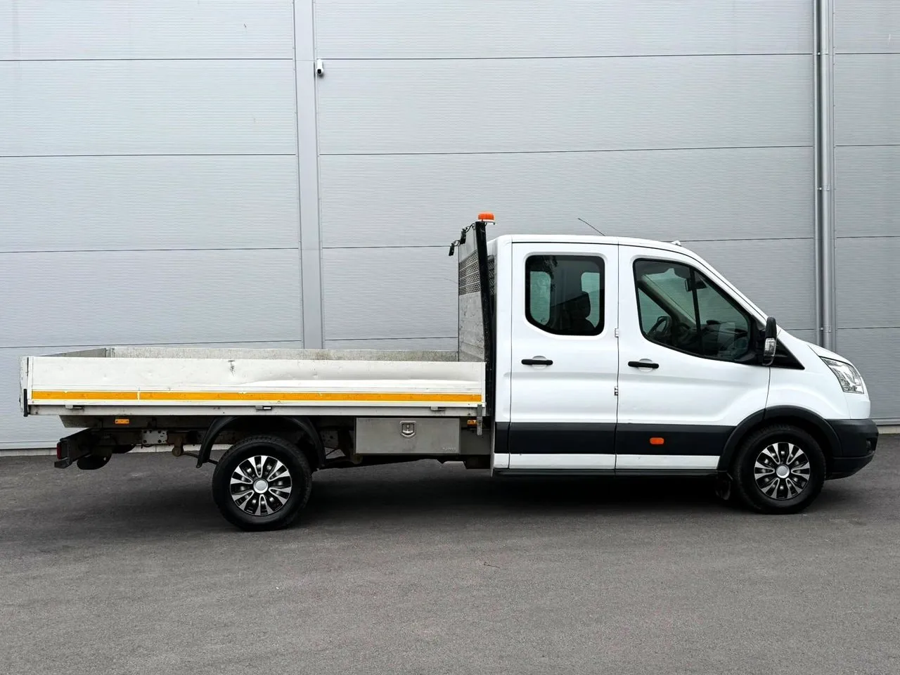 Vehicle image 8