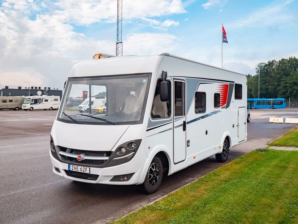 Vehicle image 23