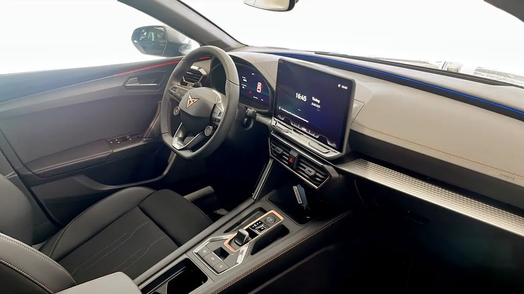 Vehicle image 10