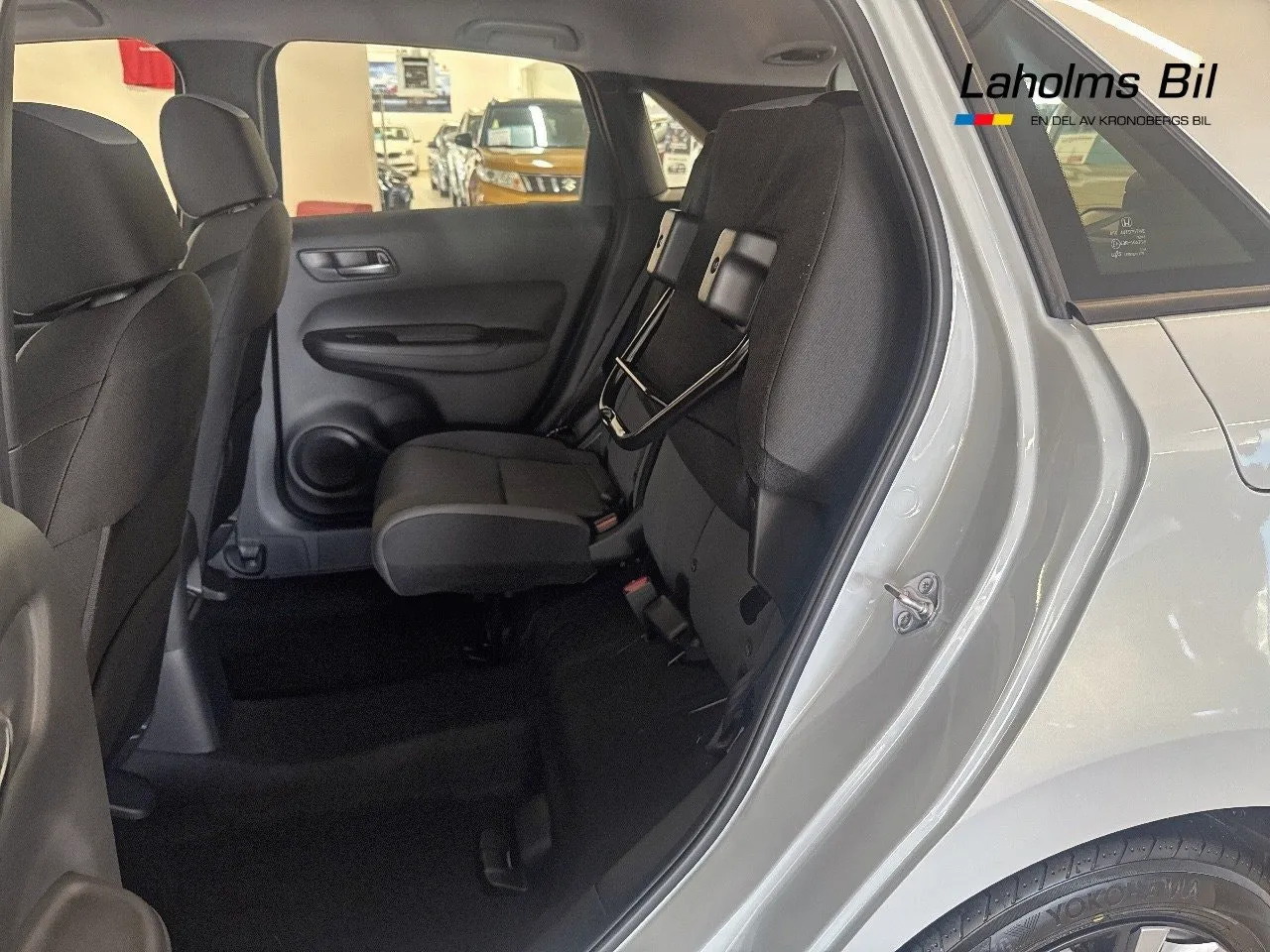 Vehicle image 9