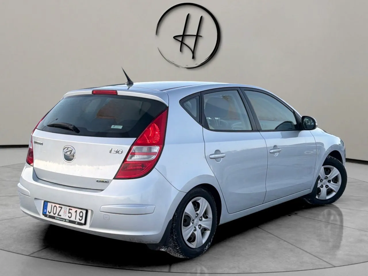 Vehicle image 6