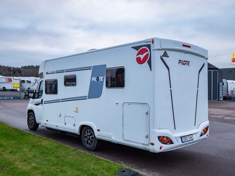 Vehicle image 20