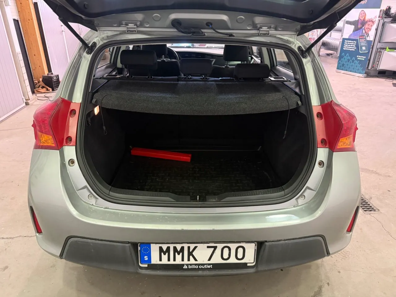 Vehicle image 12