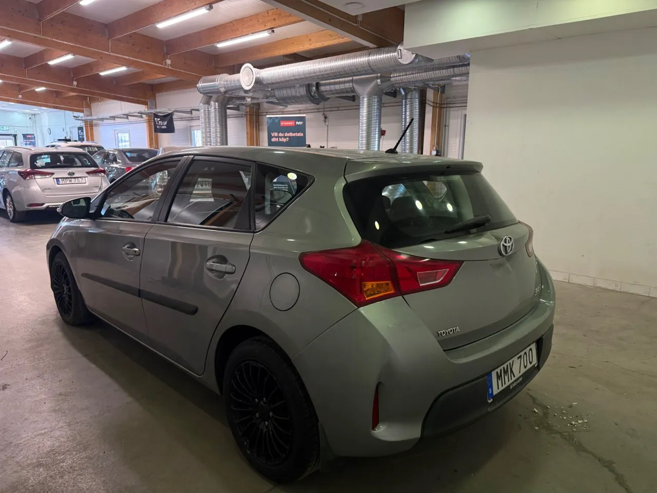 Vehicle image 10