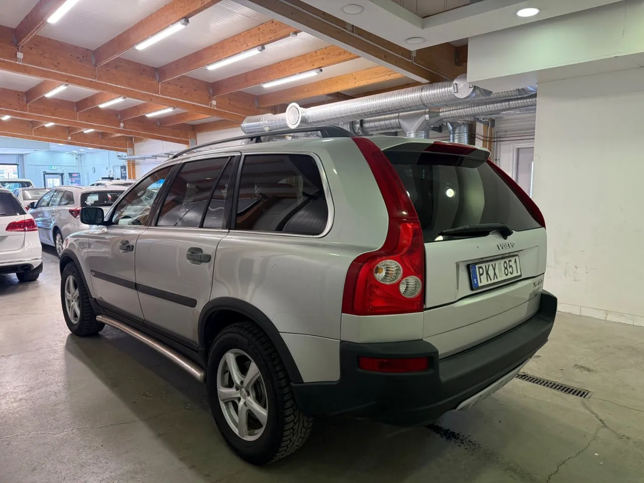 Vehicle image 10