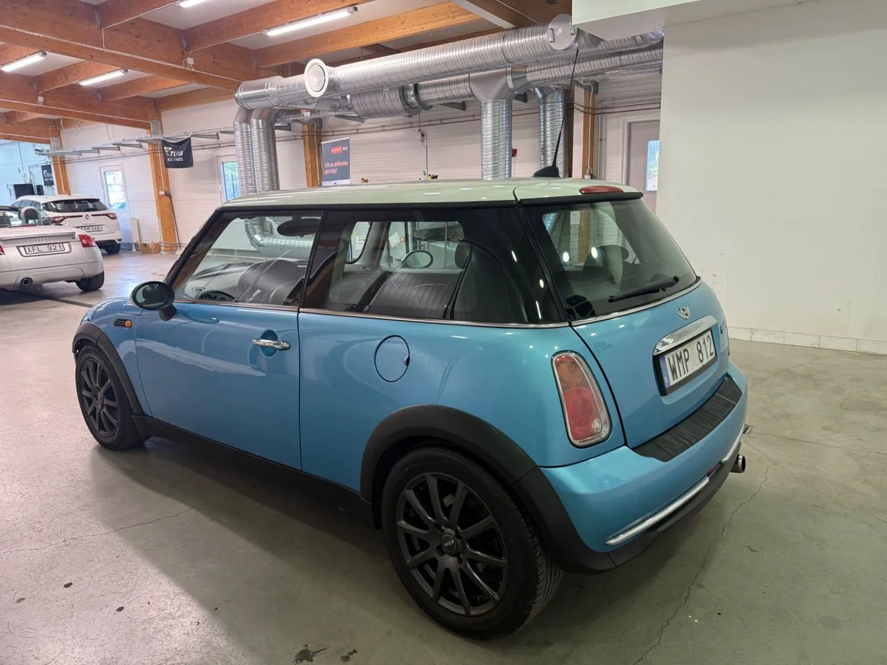 Vehicle image 10