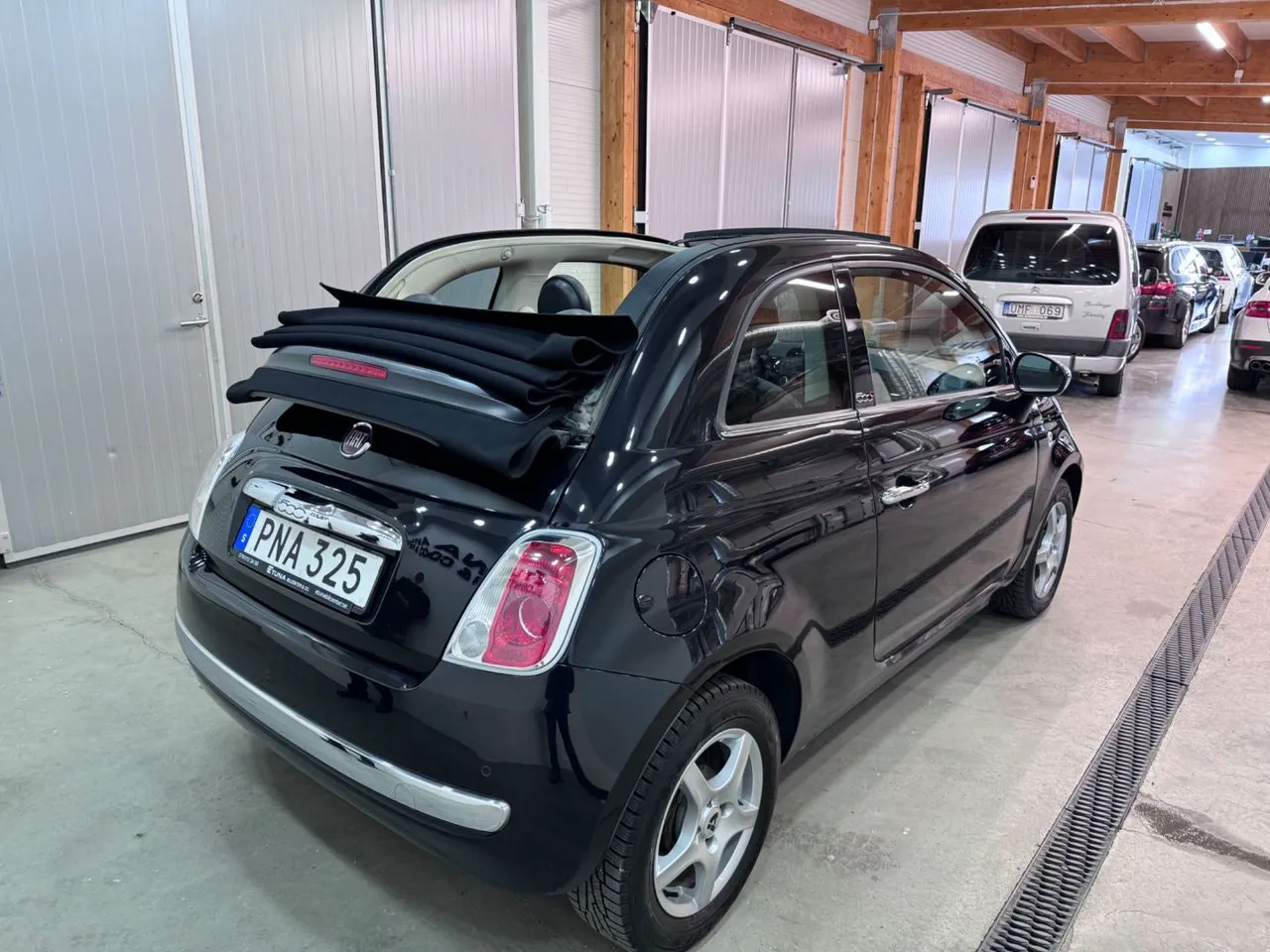 Vehicle image 5