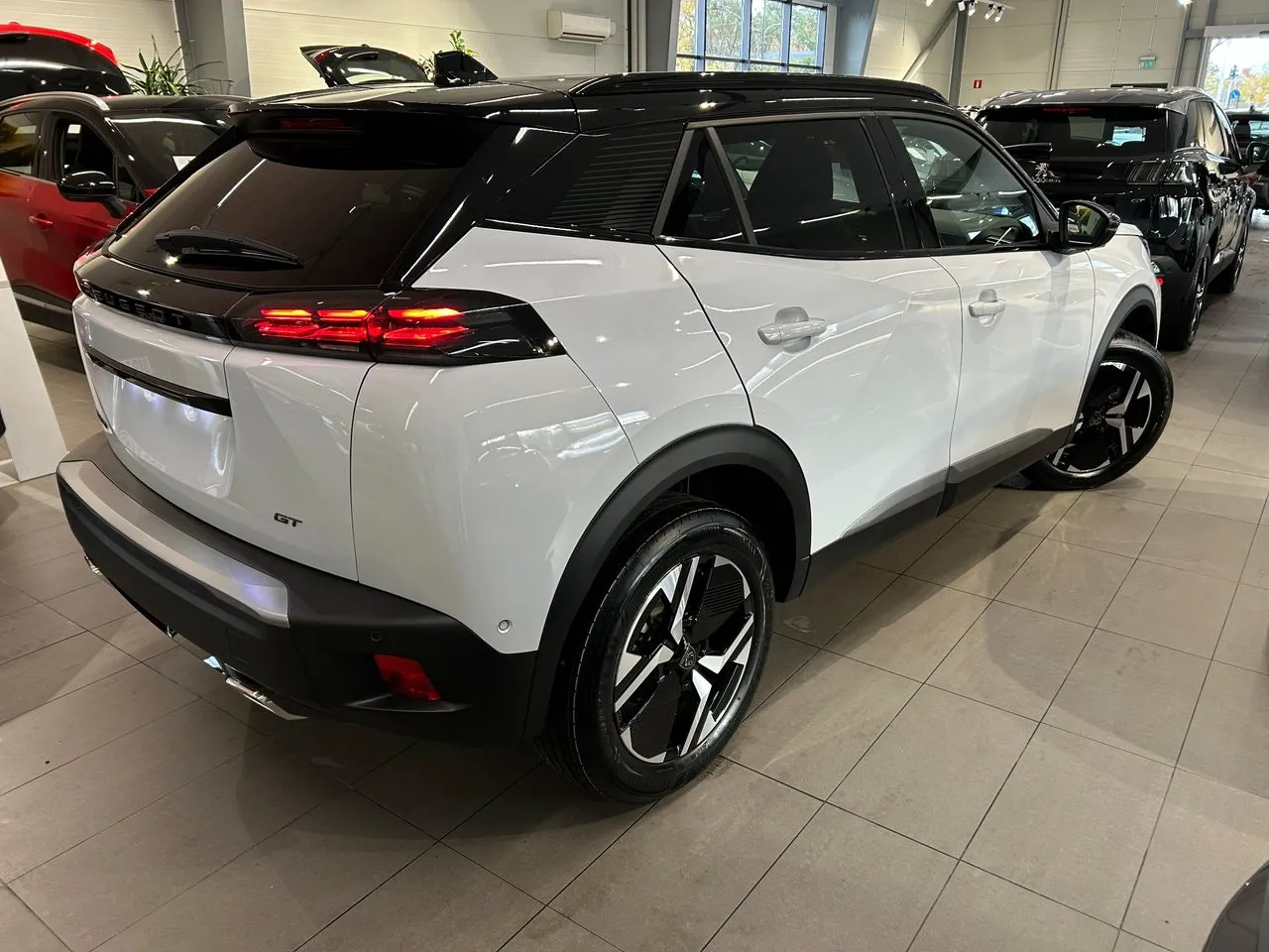 Vehicle image 4