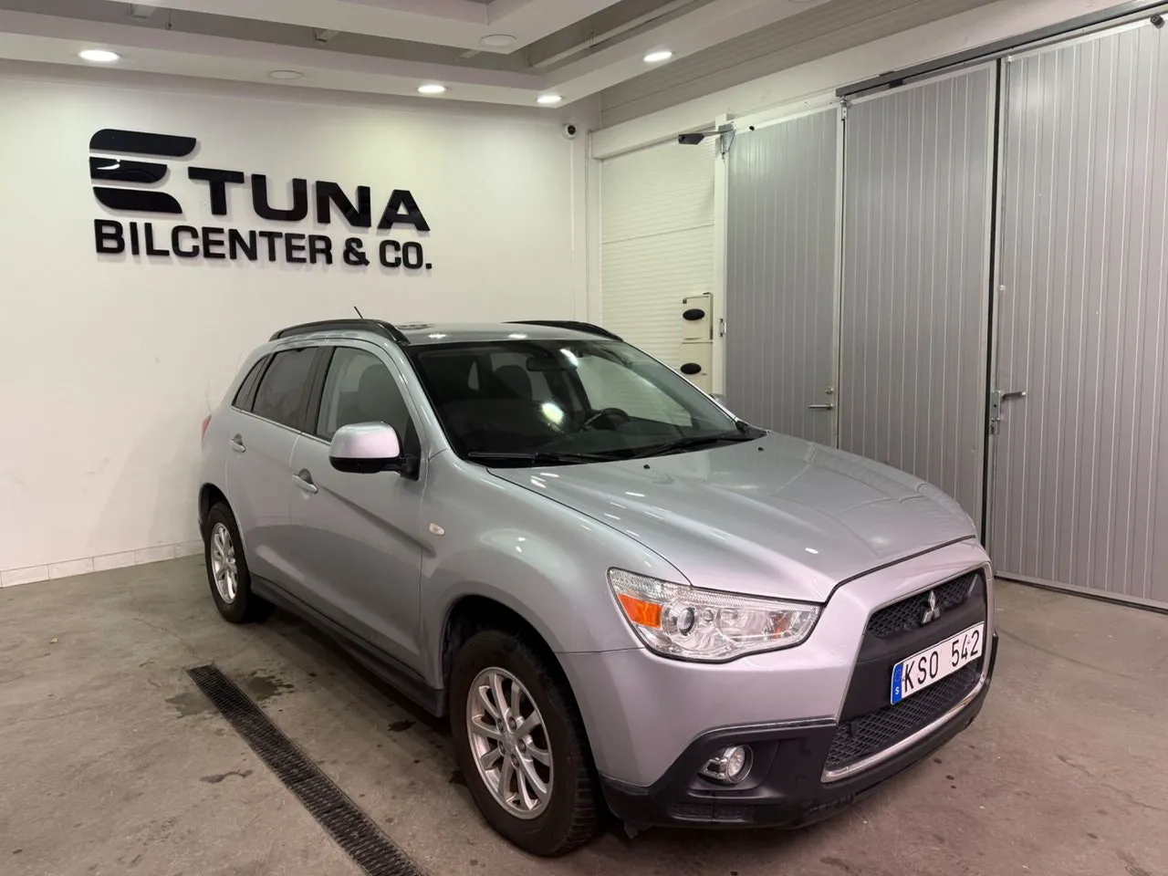 Vehicle image 2