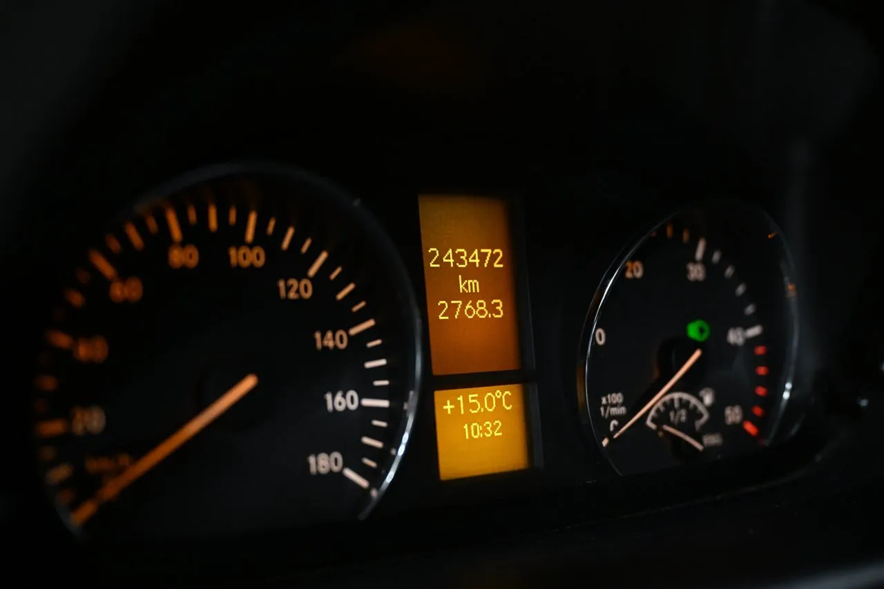 Vehicle image 21
