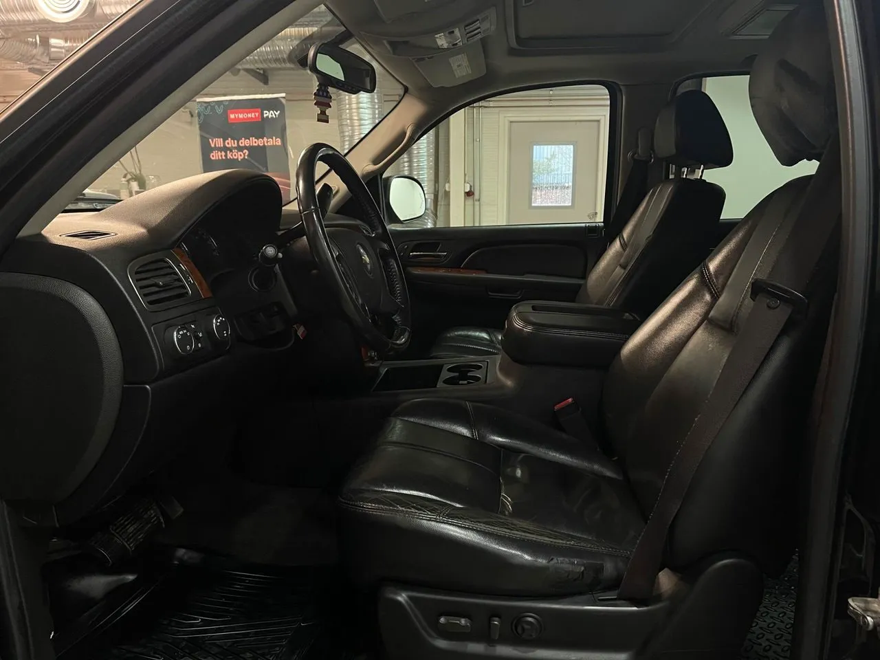 Vehicle image 16