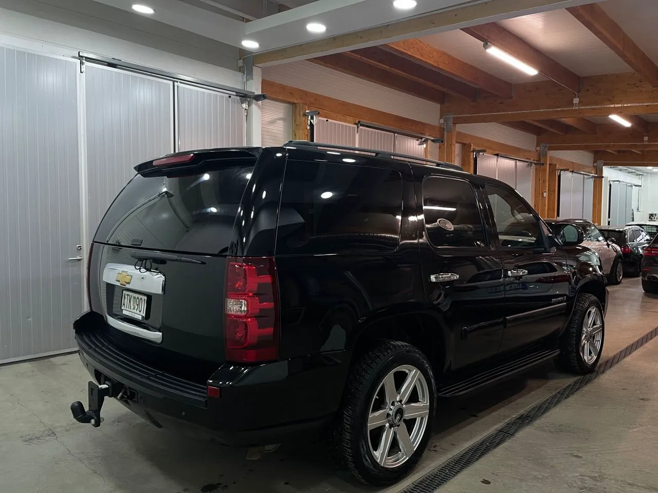 Vehicle image 10