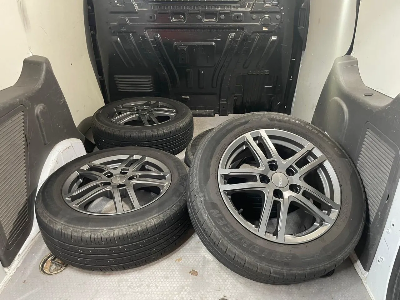 Vehicle image 14