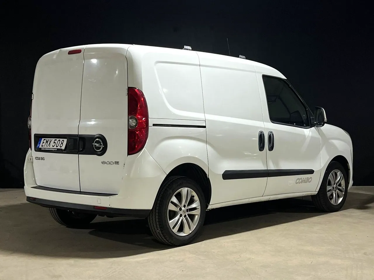 Vehicle image 7