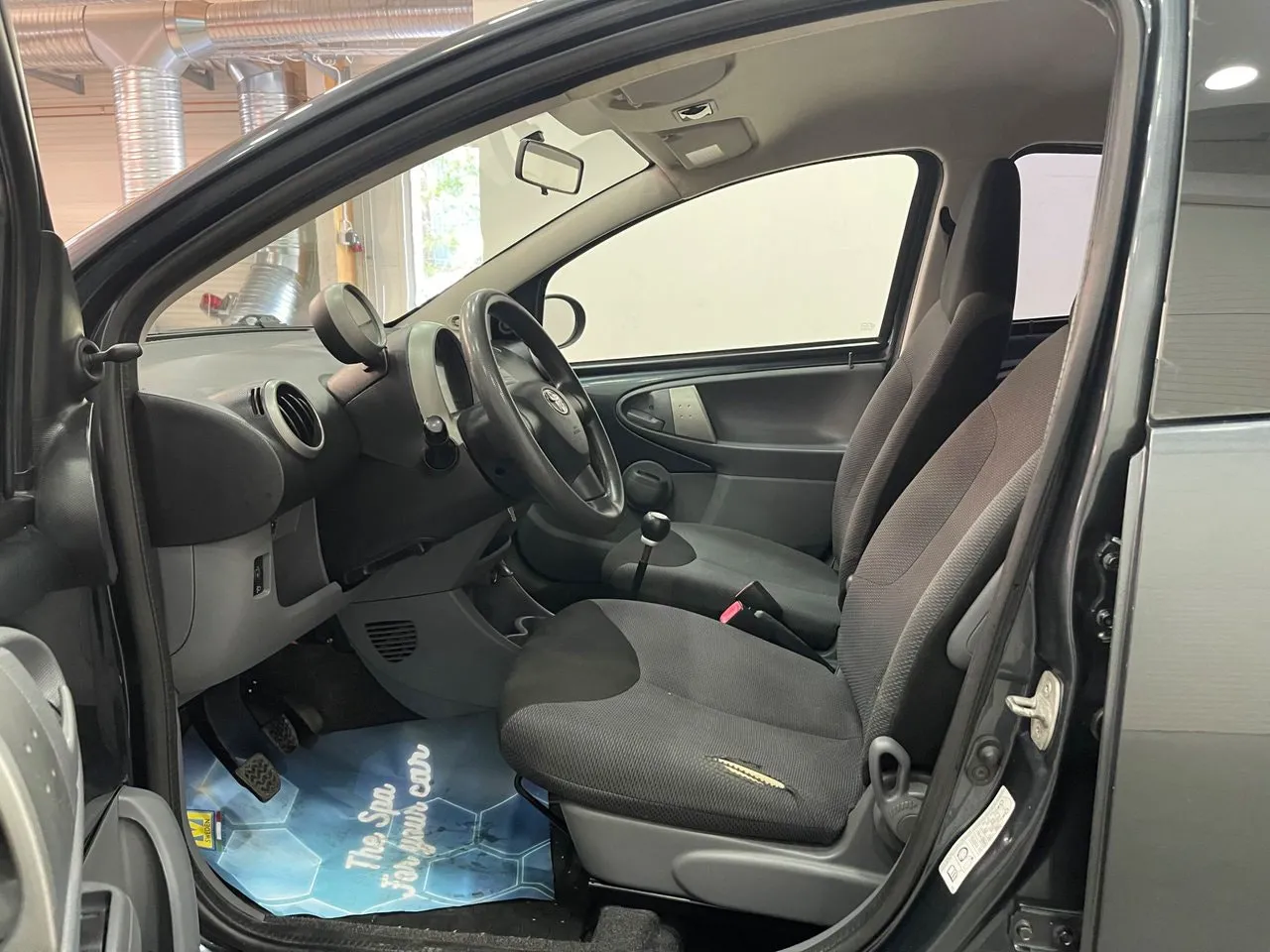 Vehicle image 6