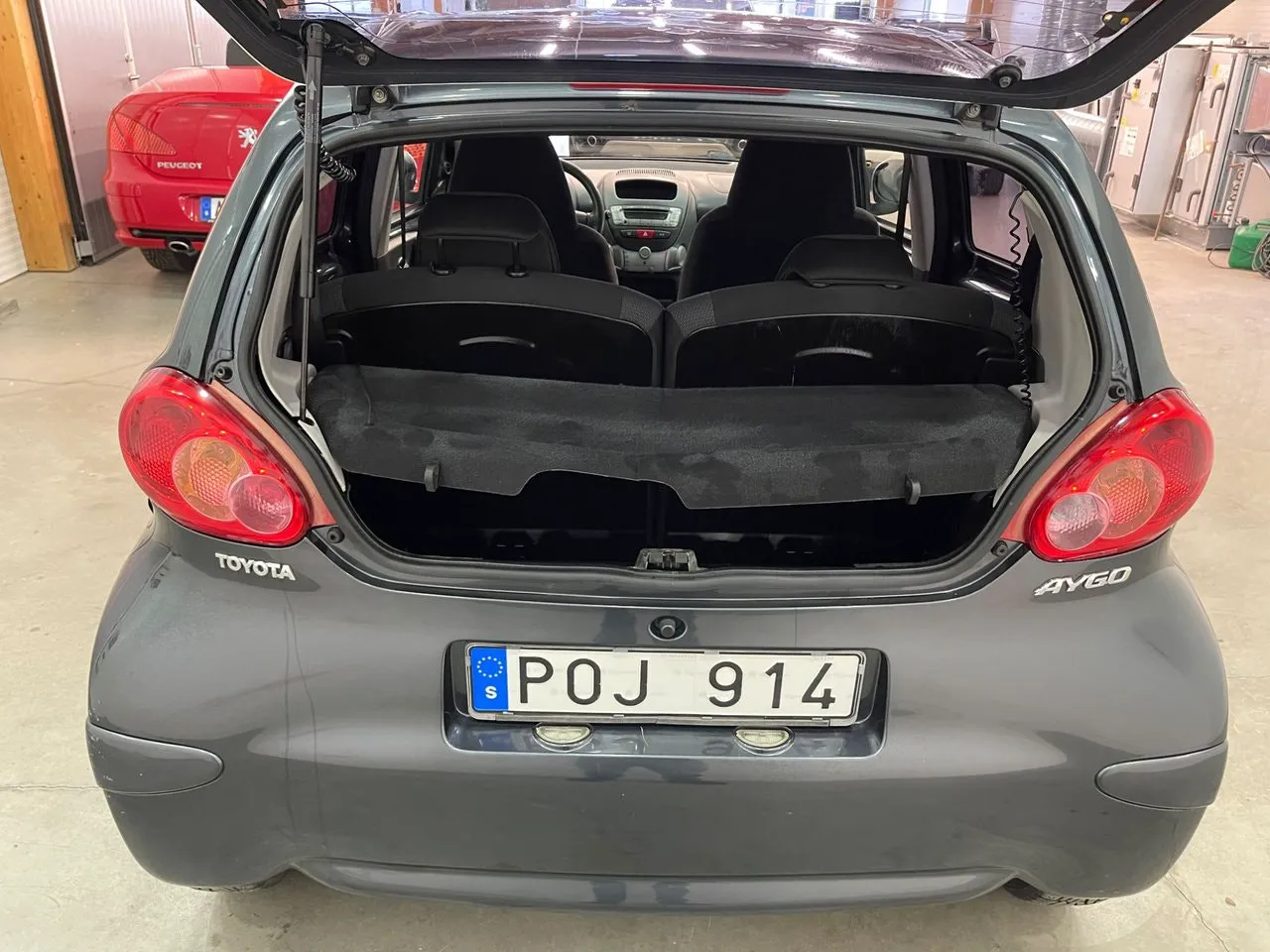 Vehicle image 13