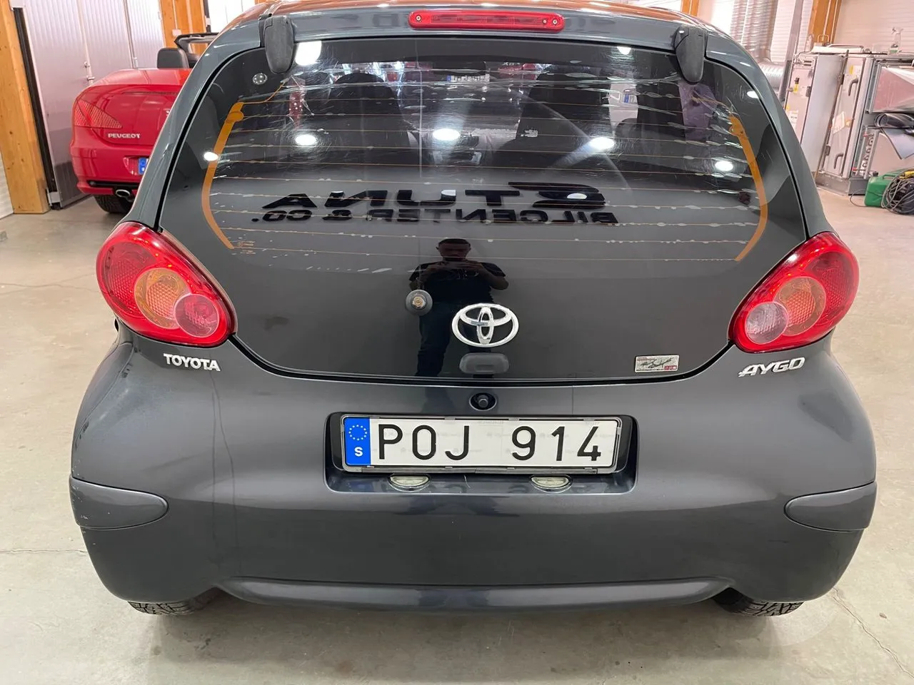 Vehicle image 12