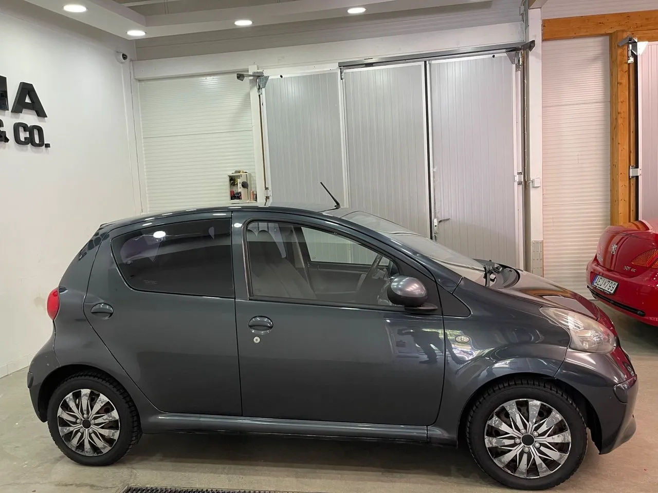 Vehicle image 15
