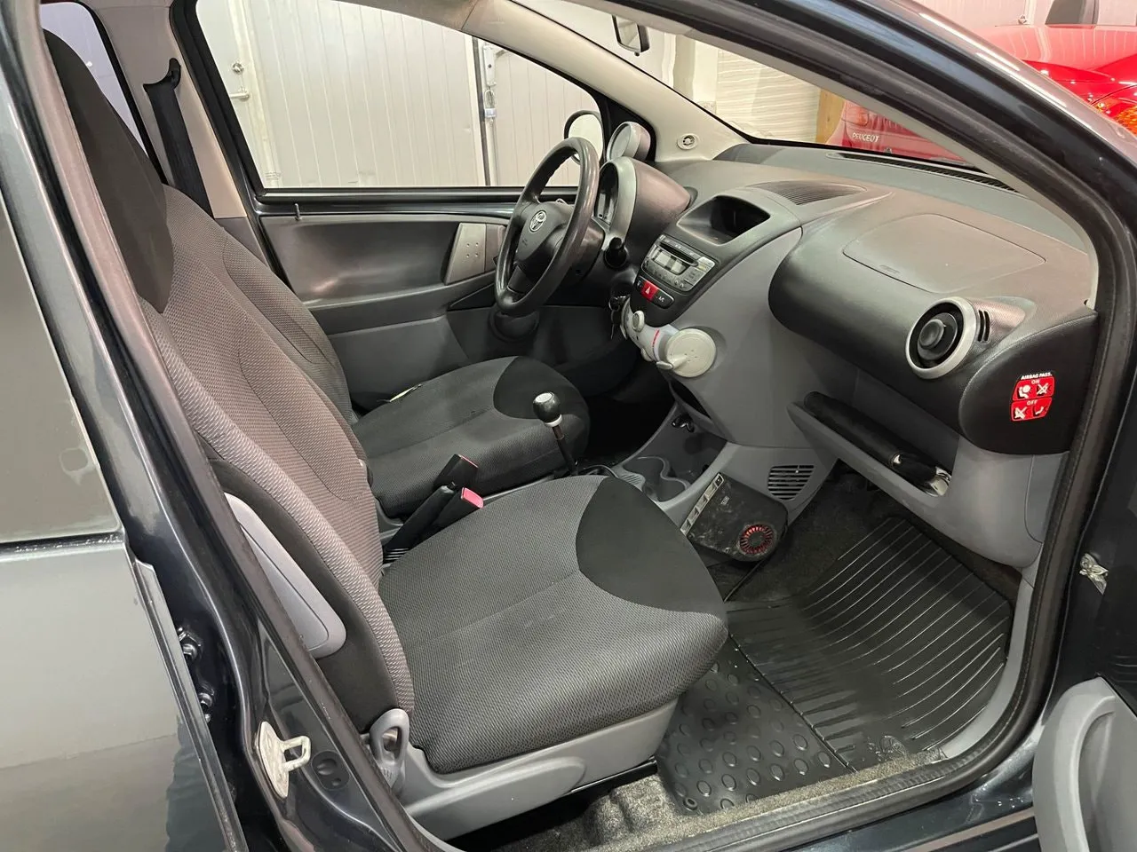 Vehicle image 14